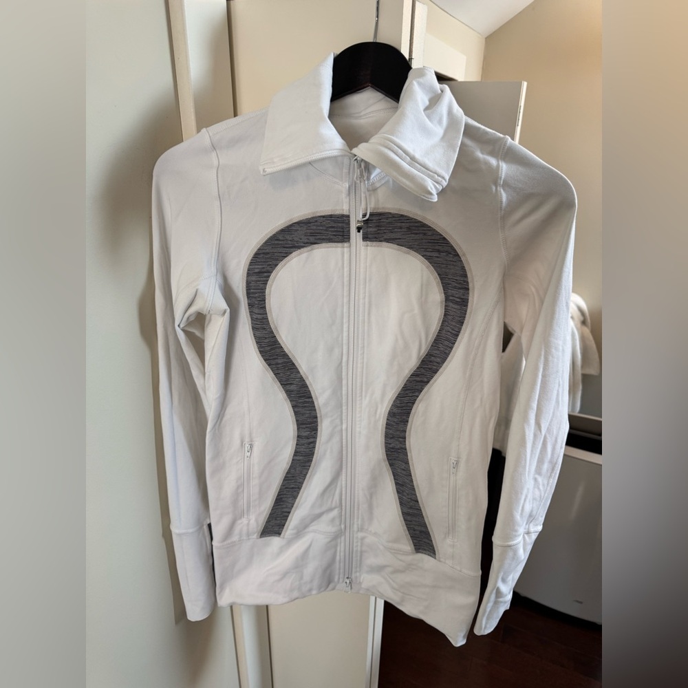 LULULEMON IN STRIDE JACKET White and Gray SIZE 6